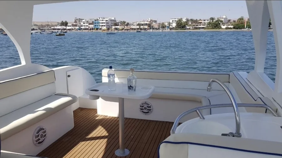 Bañera del mini yate con vista al Chaco, en Paracas