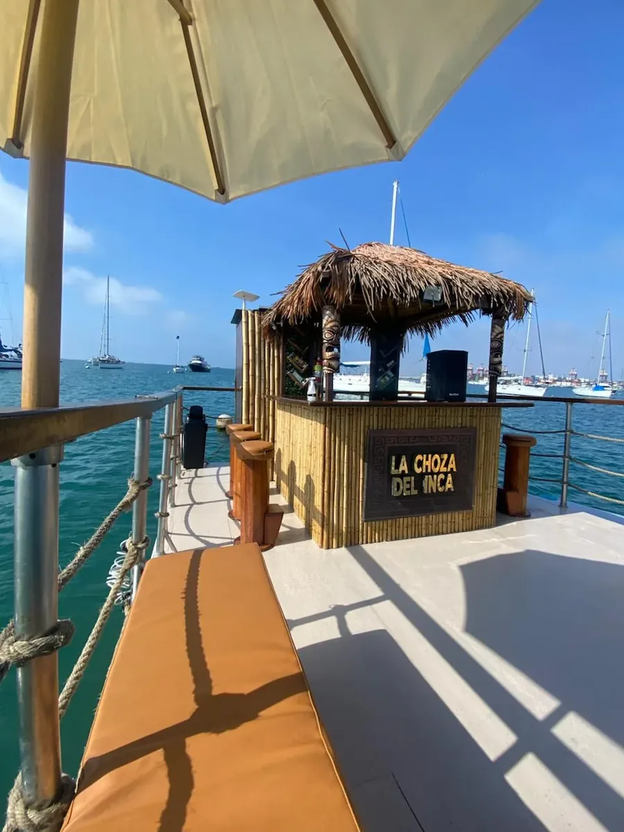Catamarán Tiki Bar, vista 2