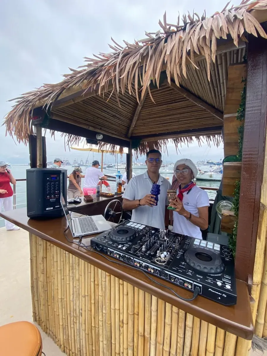 Catamarán Tiki Bar, vista 4