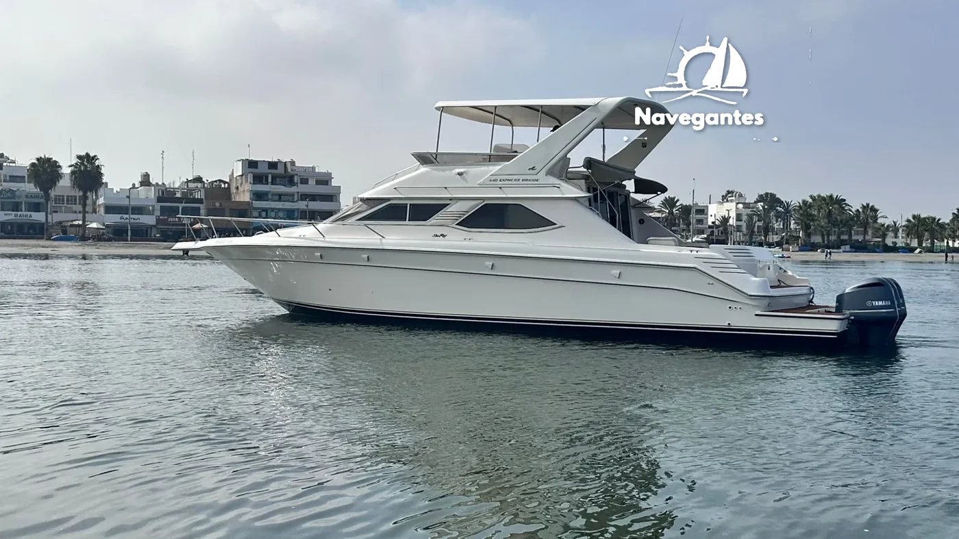 Yate Premium 15 Paracas para 15 pasajeros en Muelle el Chaco, Paracas